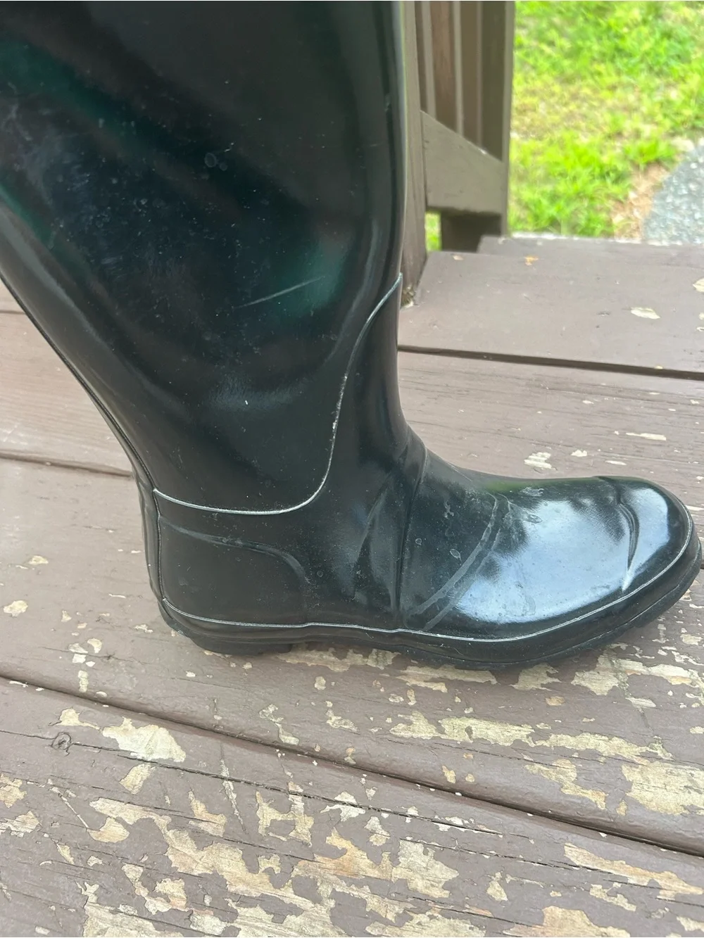 Hunter Cream Knit Sock Liners with Black Rain Boots